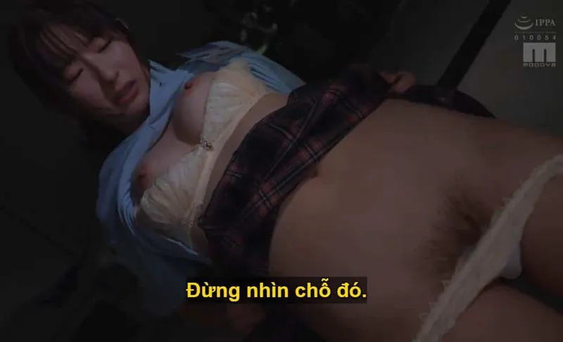 Sếp lớn lập mưu "dạy dỗ" cô nàng nhân viên dưới quyền kiêu kỳ lười nhác, suốt ngày chỉ chăm chăm chat chit với người yêu.